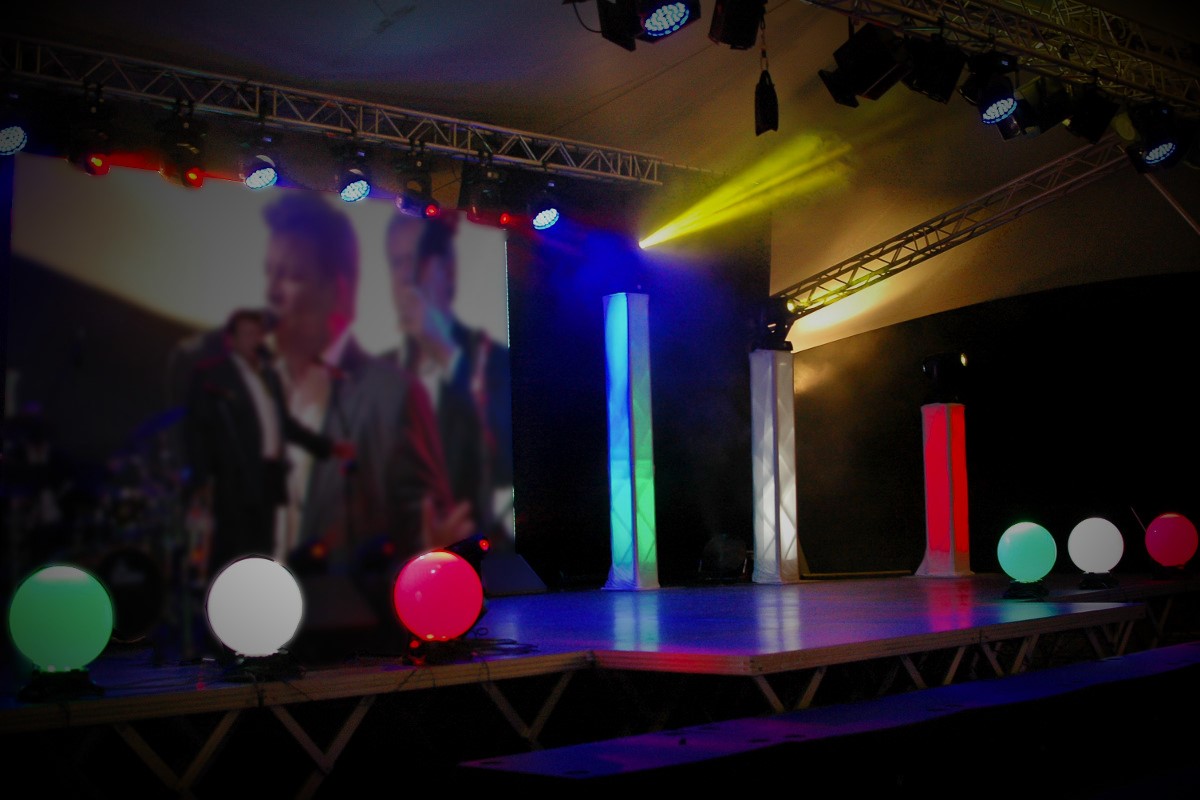 Kule i Słupy Świetlne